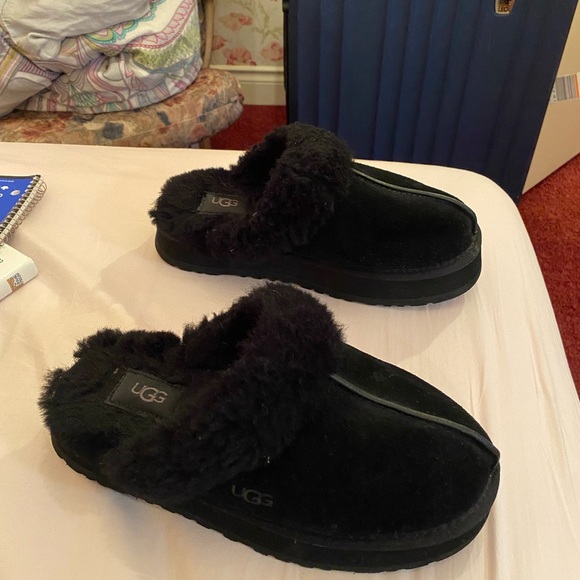 UGG Slippers - Picture 3 of 4